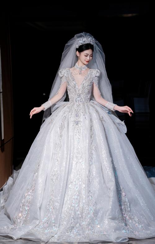 摇曳中写下春的序言