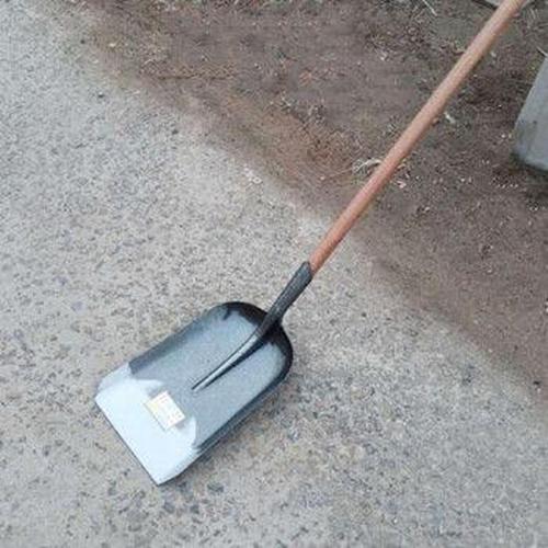 一把铁锹