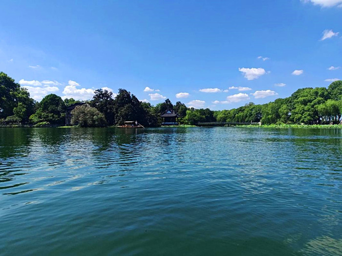 吴锭浠诗歌《烟雨西湖情》